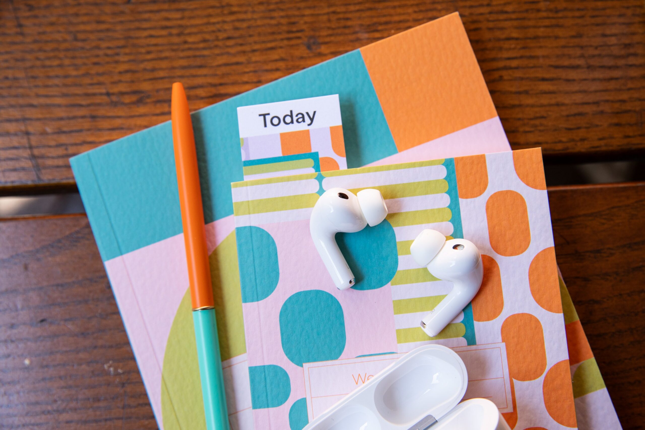 آبل تؤجل إطلاق سماعات AirPods المزودة بكاميرات وتكشف عن منتجات جديدة